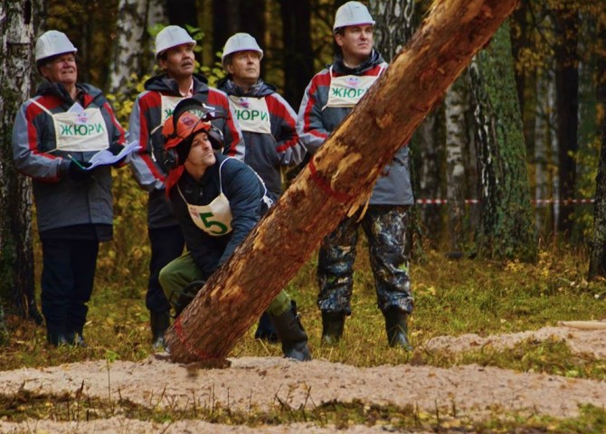 Фото Тимофея Герасимова  “Конкурс вальщиков леса”.