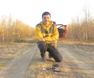 Николай Кругликов с первой находкой метеорита Аннама (фото Т. Когоута)