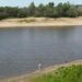 Тюменские водолазы проверяют пляжи перед летом: со дна достают опасный мусор