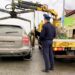 На въезде в Тюмень приставы устроили облаву на должников: Porsche увезли на эвакуаторе