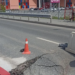 Провал на дороге у торгового центра в Тюмени пообещали устранить до 20 июня